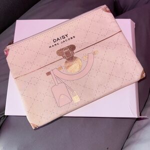 Marc Jacob’s pop Daisy Cosmetic Pouch